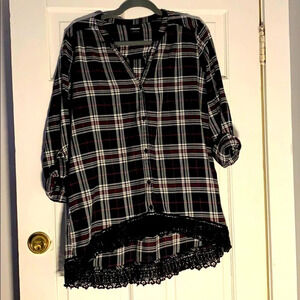 Wallpapher plaid lace blouse